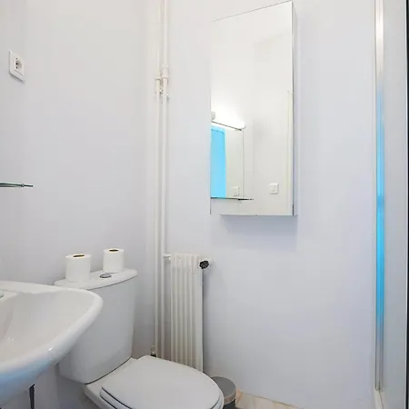 Appartement Guestready - Cosy Retreat For 2 16th Midterm Parijs
